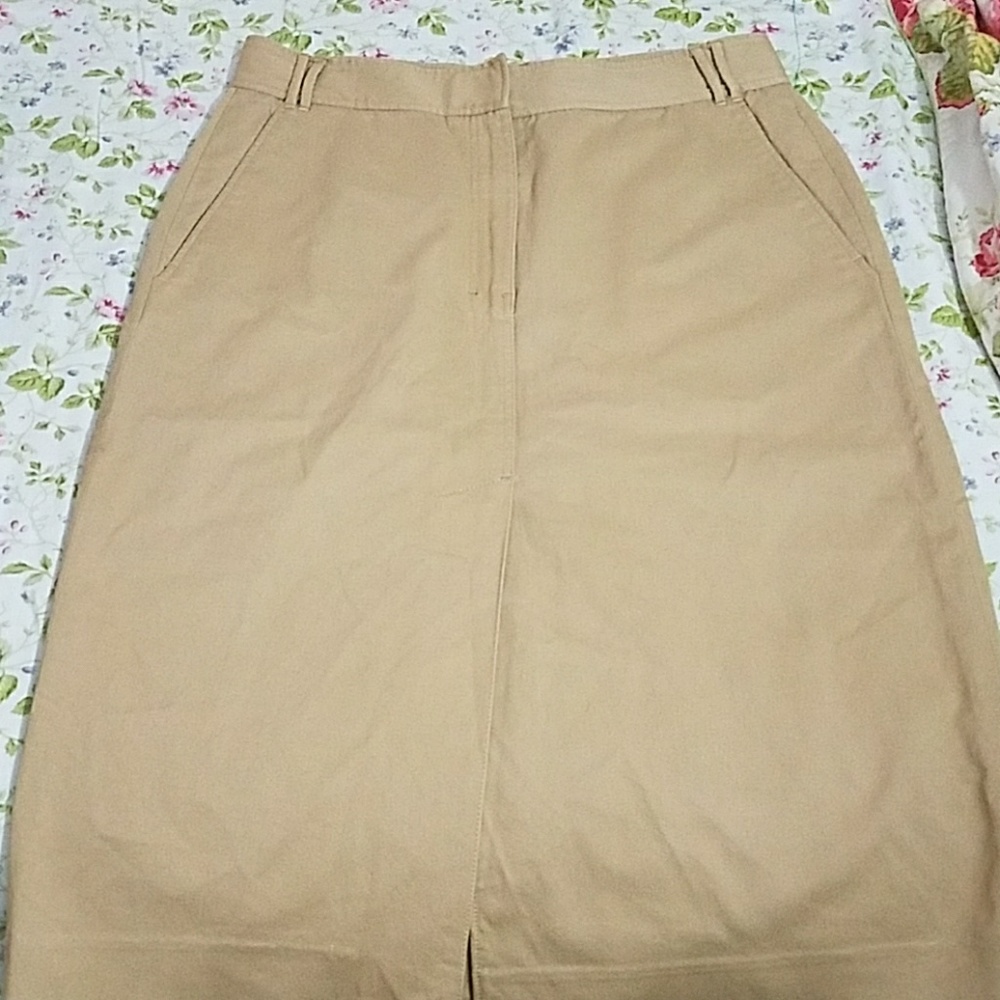 Elie Tahari tan skirt